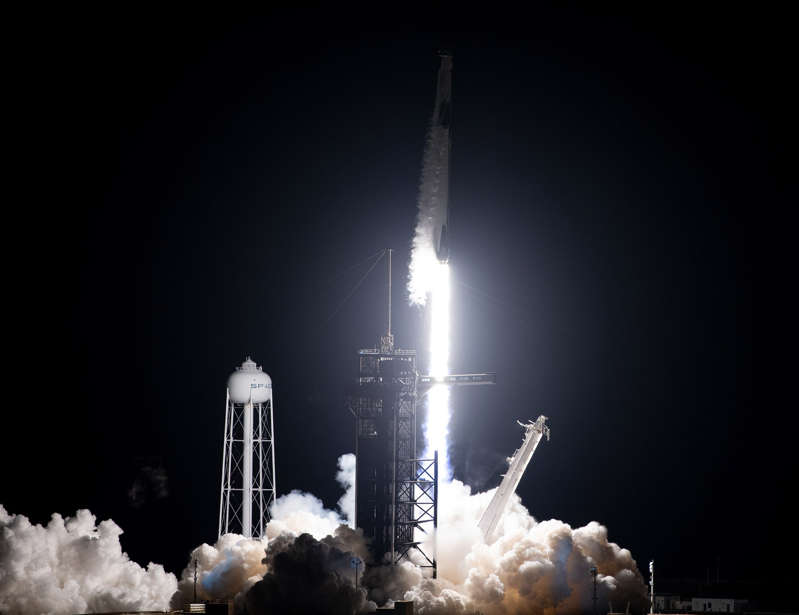 SpaceX vuelve a ejercer de taxi y envía al espacio 40 pequeños satélites