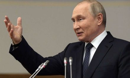 Putin ordena movilización masiva y podría declarar nueva guerra mundial en días, advierte secretario de defensa británico