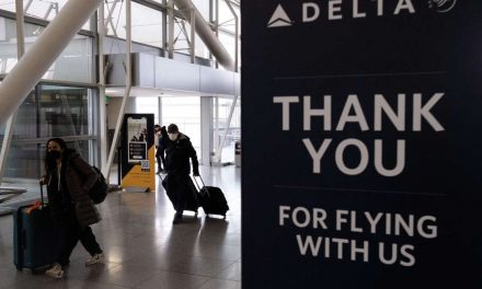Delta Air Lines aumenta precios de vuelos debido a alta demanda en reservaciones aéreas