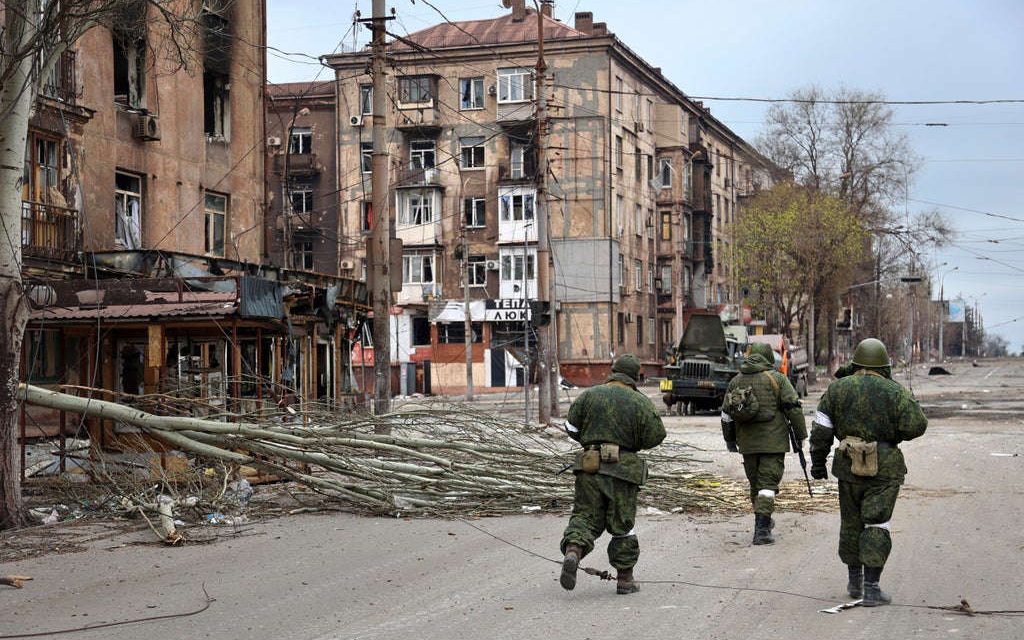 Rusia estrecha el cerco en Mariúpol, golpea otras ciudades