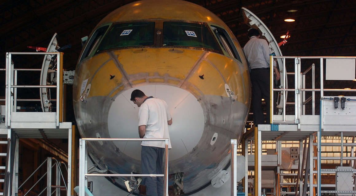 Las entregas de la brasileña Embraer caen en el primer trimestre pero suben sus pedidos