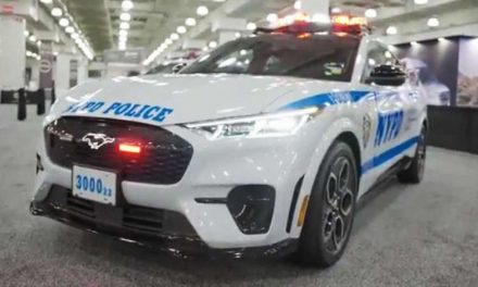 La policía de Nueva York desvela su nuevo Ford Mustang Mach-E