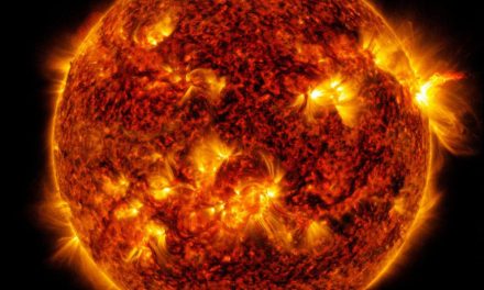 La NASA capta imagen de la cuarta llamarada solar fuerte del año