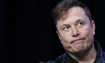 Elon Musk sugiere que podría “morir misteriosamente” después de que lo “amenazara” un funcionario ruso