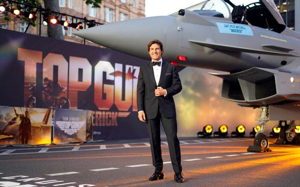 “Top Gun” y Tom Cruise vuelven a la zona de peligro
