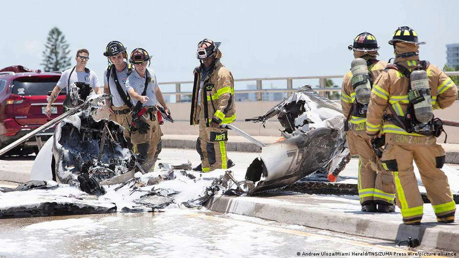 Varias víctimas en caída de avioneta sobre puente de Florida