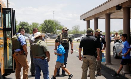 Balacera en escuela de Uvalde, Texas deja 14 niños y un maestro muertos