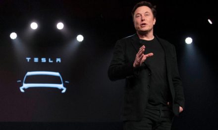 Musk vende casi $7.000 millones en acciones de Tesla