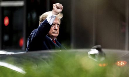 Trump se acoge a Quinta Enmienda en pesquisa de Nueva York