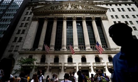 Wall Street cae de nuevo; tasas de interés pesan en mercado