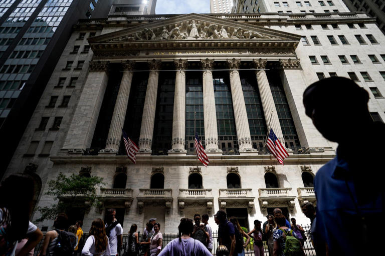 Wall Street cae de nuevo; tasas de interés pesan en mercado