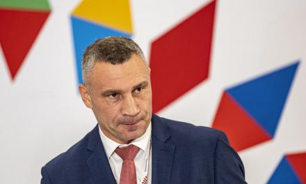 El alcalde de Kiev alerta del “error” de creer que la guerra en Ucrania es “lejana”