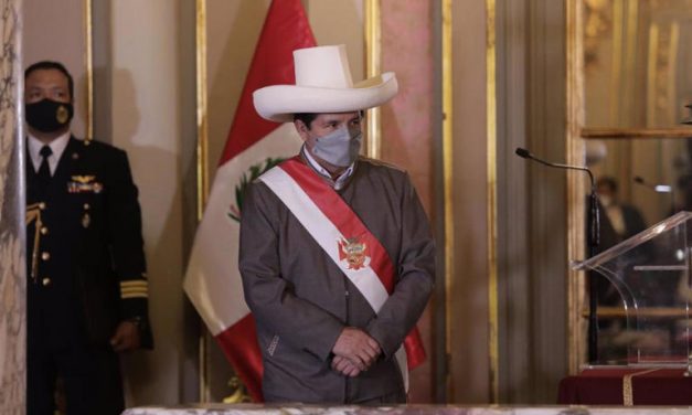 El presidente del Congreso de Perú insta a Pedro Castillo a dejar su cargo