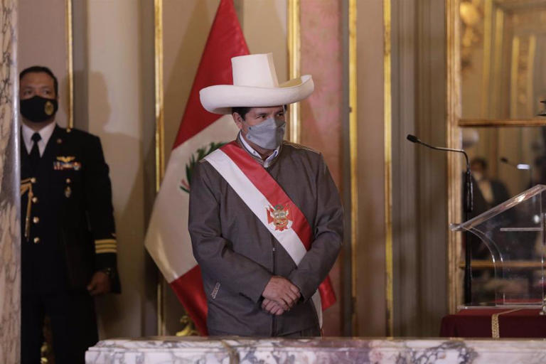 El presidente del Congreso de Perú insta a Pedro Castillo a dejar su cargo