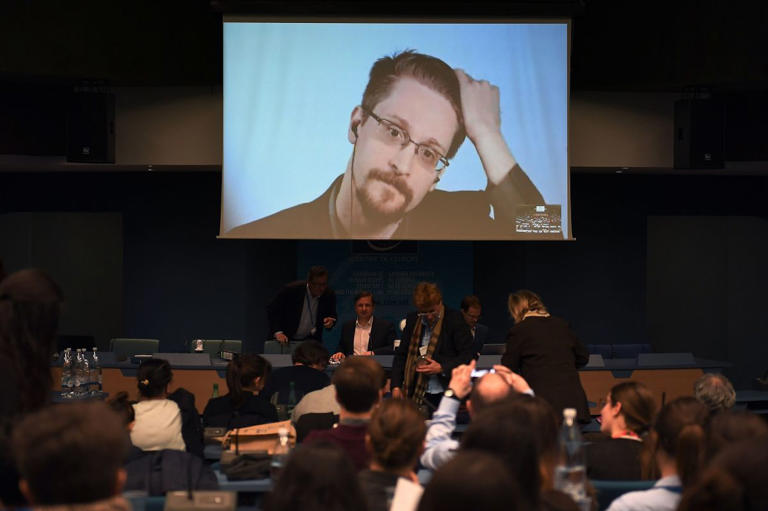 Rusia otorga ciudadanía a Edward Snowden tras decreto de Putin