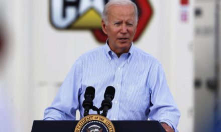 Biden se reunirá con DeSantis y recorrerá Florida para evaluar los daños provocados por el huracán Ian