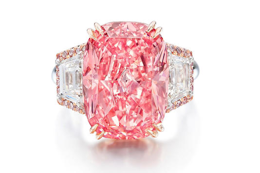 Diamante rosa alcanza récord de 49,9 mdd en subasta