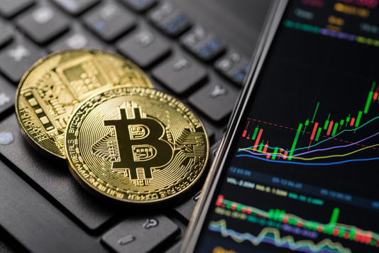 Bitcoin registra su tercera semana de pérdidas al cotizarse por debajo de los 19.000 dólares