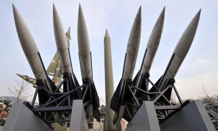 Japón alerta a habitantes a que se refugien ante lanzamiento de misil lanzado por Corea del Norte