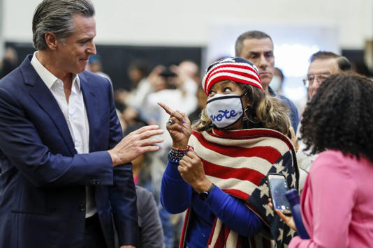 Los votantes de California eligen al gobernador Gavin Newsom para un segundo mandato