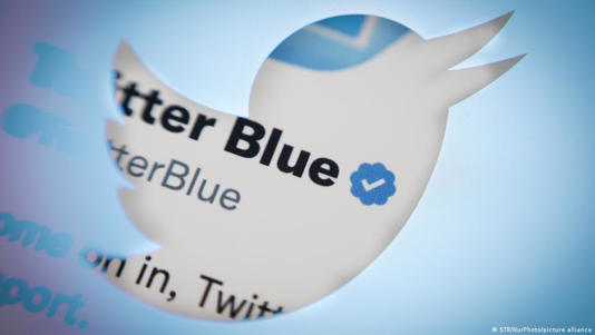 Twitter relanzará suscripción que incluye la insignia azul