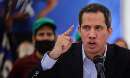 Guaidó hace un llamamiento a los venezolanos a que se opongan a la disolución del «gobierno interino»