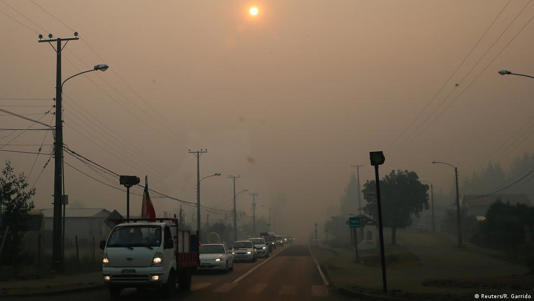 Chile: alerta sanitaria en Santiago por densa nube de humo