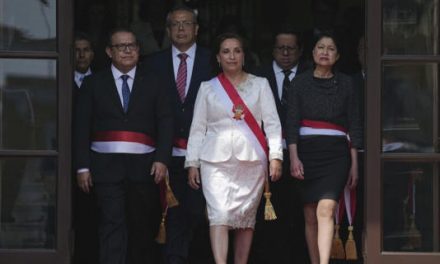 Perú: Boluarte cambiará 1er ministro para calmar protestas