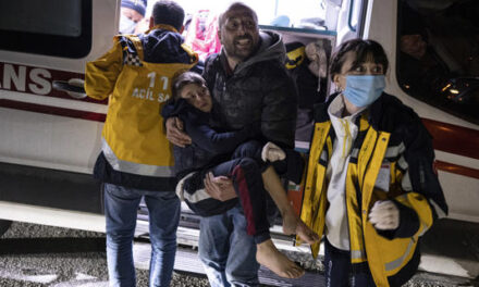 Turquía: Nuevo sismo deja 3 muertos y más de 200 heridos