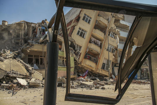 Los muertos de sismos en Turquía y Siria superan los 47.000