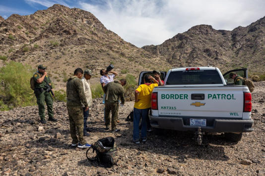 Gobierno de Biden alista deportaciones “a gran escala” de inmigrantes de cualquier país a México, según reporte
