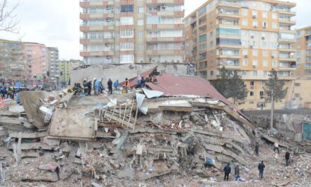 Suman ya 3,600 muertos en Turquía y Siria tras sismo. Han colapsado 6,217 edificios