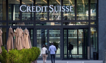 Acciones de Credit Suisse se hunden; inversor clave promete no ayudar más