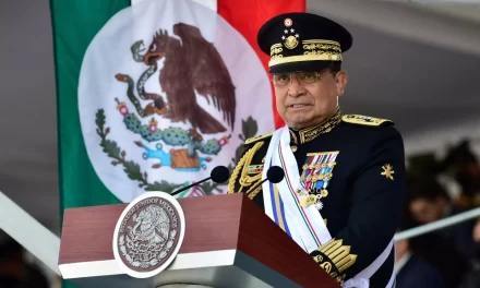 El General mexicano Luis Cresencio Sandoval se divierte y gasta a lo grande, mientras que el narco ¡También!