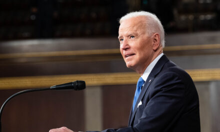 Biden y Congreso buscan evitar riesgo de impago de EEUU