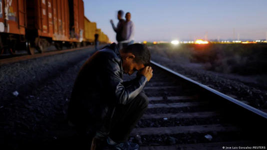 Suspenden en México operación de trenes usados por migrantes