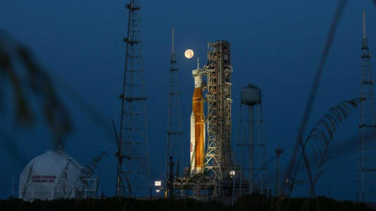 Después de gastar miles de millones de dólares en SLS, la NASA admite que su cohete lunar es “inaccesible”