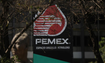 Fitch: apoyo de Gobierno de López Obrador a Pemex es insuficiente ante deuda de 81.500 millones de dólares