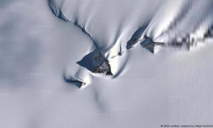 ¿Hay una pirámide en la Antártida bajo todo ese hielo?