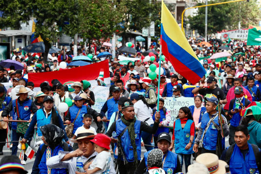 Miles de colombianos marchan en Bogotá para apoyar las reformas del Gobierno