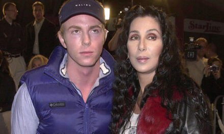 Cher es acusada de contratar a cuatro hombres para secuestrar a su hijo, según documentos judiciales