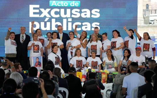 El Estado colombiano ofrece disculpas públicas a víctimas de ejecuciones extrajudiciales