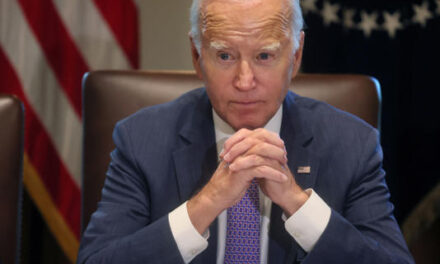 Biden anuncia nueva condonación de préstamos estudiantiles: Quién es elegible