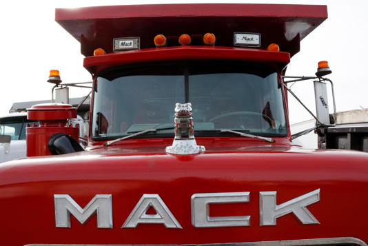 EEUU: Empleados de Mack Trucks rechazan propuesta y se van a huelga