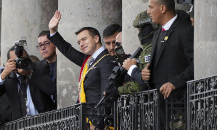 Presidente de Ecuador dispone eliminación de tabla de parámetros para portar drogas