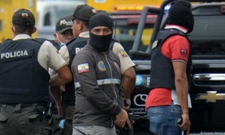 Presidente de Ecuador declara “conflicto armado interno”, mientras canal de tv fue liberado