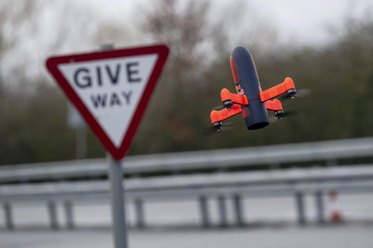 Cómo el dron de Red Bull que graba 350 km/h puede cambiar la F1 por TV