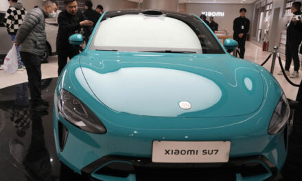 China: fabricante de productos electrónicos Xiaomi presenta su auto eléctrico