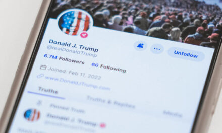 Compañía de redes sociales de Trump debutará en Nasdaq el martes