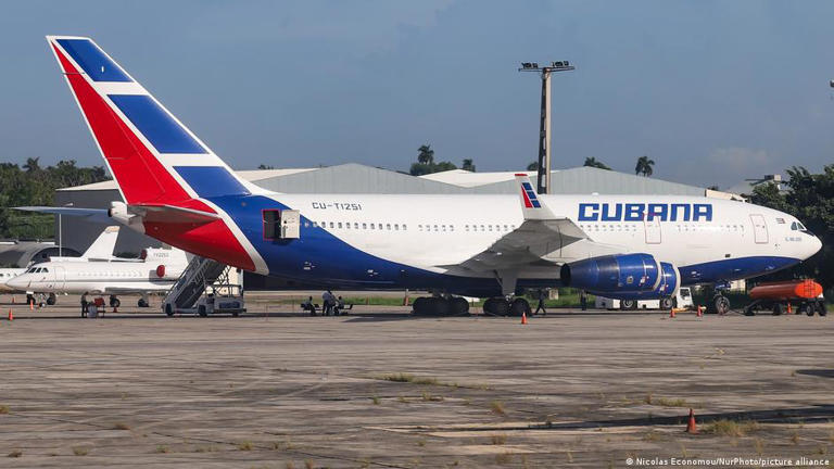 Esque no pagan. Empresas niegan combustible a aerolínea cubana en Argentina